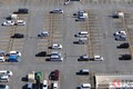 駐車場に戻ったら「愛車がボコボコ」の悲劇… 「ドアパンチ」されるケースも 出先の駐車場でありがちな「当て逃げ」被害 どうやって防げばいいのか