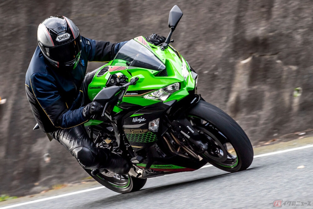 ニンジャ250 走行1万キロ以下H25年式新古車？！