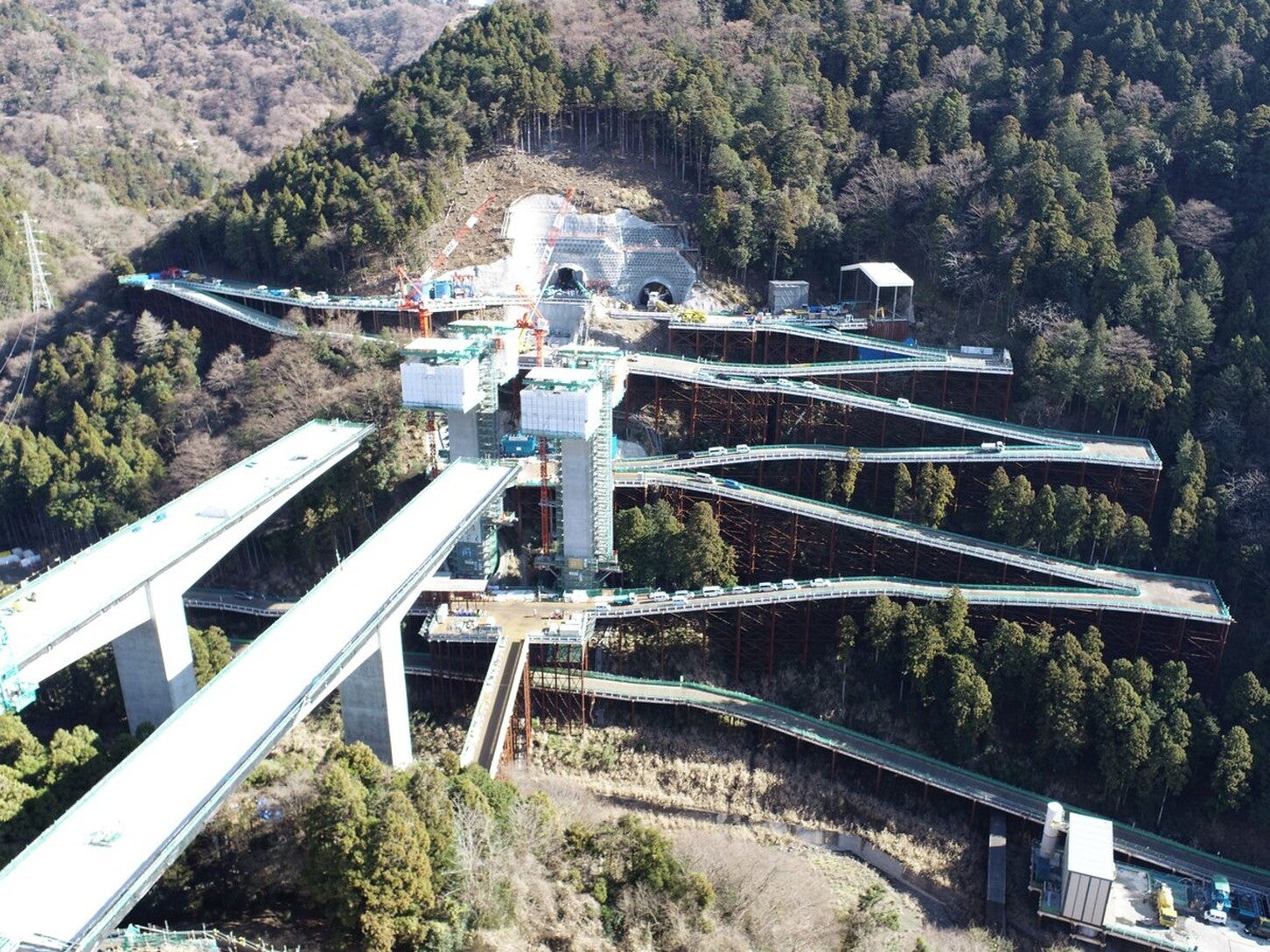 新東名の難所「高松トンネル」で掘削進む！ 最後の未開通区間「新秦野IC～新御殿場IC」はいつ開通？【いま気になる道路計画】