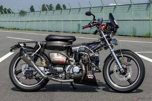 半世紀以上前に登場したホンダ「行灯カブ」をスーパーチャージャー＋ターボで魔改造!? 足回り強化やフレーム補強も加えられた化け物「レベチ・カブ」に迫る!!