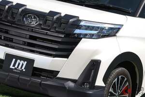 トヨタ「小型ワゴン」“超タフ顔”仕様発売！ 4連スロットグリル×“黒ゴツ”バンパープロテクター装着！ ド迫力な「ルーミー」model LMのオーバーランドカスタムがスゴい！