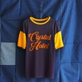 古き良き英国ファッションを、ディープなモードで解釈するメゾン マルジェラ──2025年夏のTシャツ&カットソーコレクション
