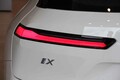 BMWのピュアEV攻勢がいよいよ始まる！ 最新モデルの「BMW iX」をメディアに初披露