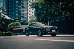 “小さな高級車”の進化──新型レクサスUX300e試乗記