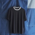 エンポリオ アルマーニは、再生繊維&アースカラーを駆使した優しい顔ぶれ──2025年夏のTシャツ&カットソーコレクション