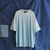 エンポリオ アルマーニは、再生繊維&アースカラーを駆使した優しい顔ぶれ──2025年夏のTシャツ&カットソーコレクション