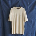 エンポリオ アルマーニは、再生繊維&アースカラーを駆使した優しい顔ぶれ──2025年夏のTシャツ&カットソーコレクション