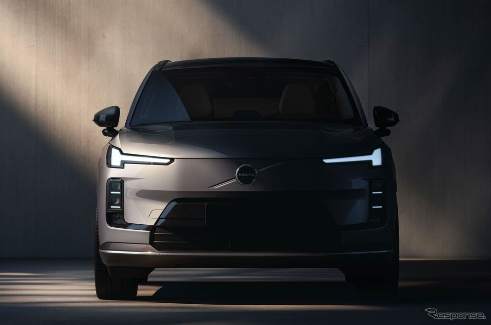 復活のボルボ『XC70』に熱視線！「PHEVで200km走るなら最高」「日本でも売ってくれ！」と期待の声