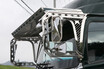 一般人から見たらド派手な装甲車のようなデコトラ！　バンパーもミラーも凶器のようだけど安全性は大丈夫？