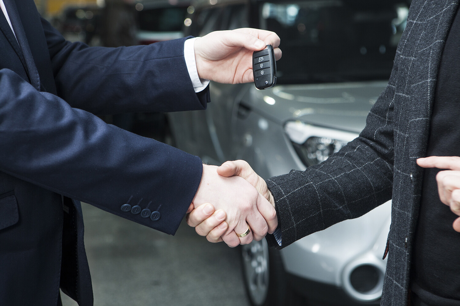 人気車は未曾有の納期遅延！　中古車もタマ不足で価格高騰！　そんな今こそ「乗り替え」のチャンスってなぜ？