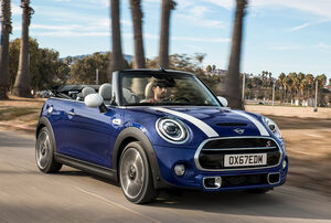 5ドアが記念すべき1台に！ MINIの国内累計販売台数が30万台を突破