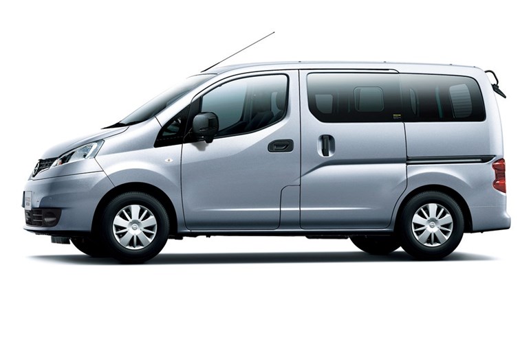 【車中泊仕様もあります】日産「NV200バネット」一部改良で安全性アップ。約223から