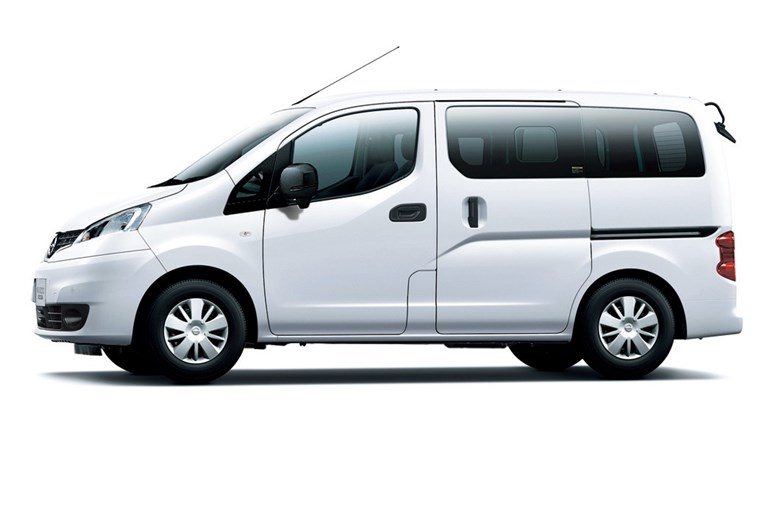【車中泊仕様もあります】日産「NV200バネット」一部改良で安全性アップ。約223から