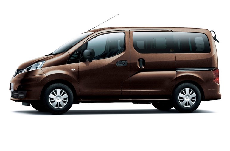 【車中泊仕様もあります】日産「NV200バネット」一部改良で安全性アップ。約223から
