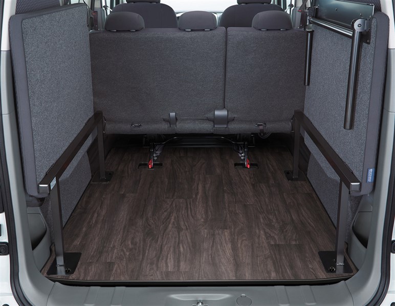 【車中泊仕様もあります】日産「NV200バネット」一部改良で安全性アップ。約223から