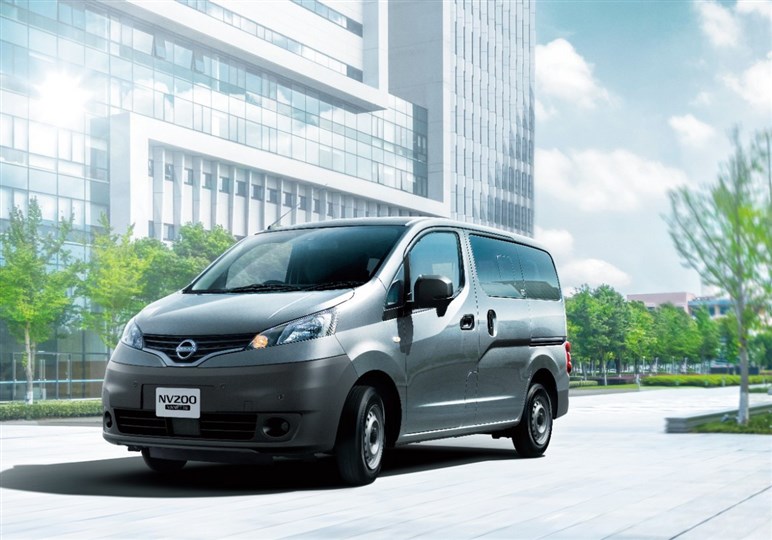 【車中泊仕様もあります】日産「NV200バネット」一部改良で安全性アップ。約223から