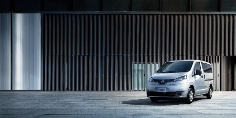 【車中泊仕様もあります】日産「NV200バネット」一部改良で安全性アップ。約223から