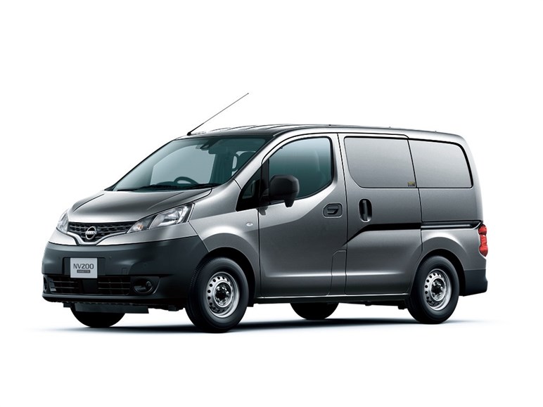 【車中泊仕様もあります】日産「NV200バネット」一部改良で安全性アップ。約223から