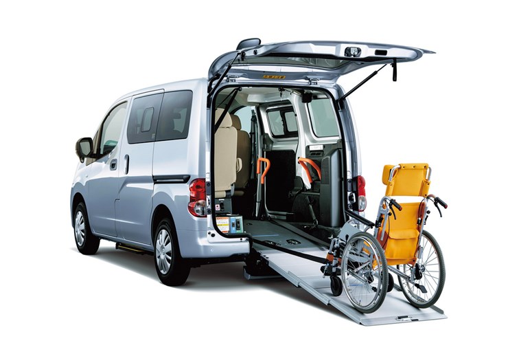 【車中泊仕様もあります】日産「NV200バネット」一部改良で安全性アップ。約223から