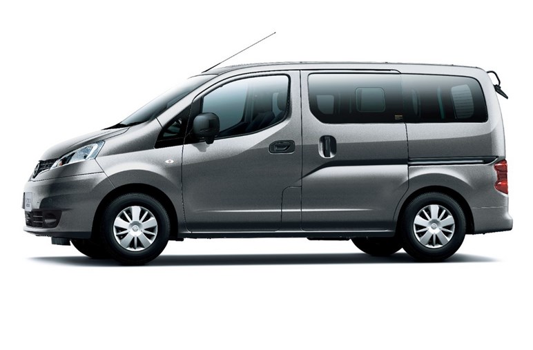 【車中泊仕様もあります】日産「NV200バネット」一部改良で安全性アップ。約223から