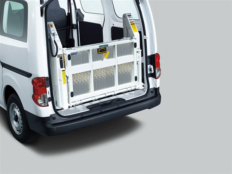 【車中泊仕様もあります】日産「NV200バネット」一部改良で安全性アップ。約223から