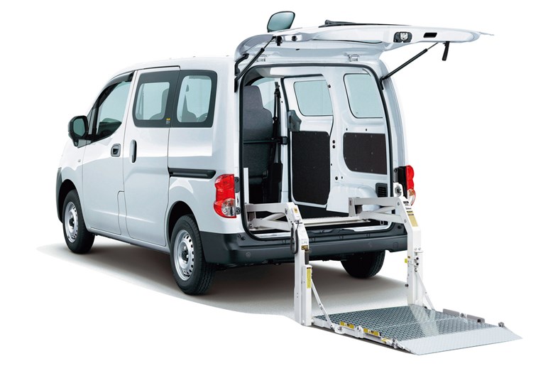 【車中泊仕様もあります】日産「NV200バネット」一部改良で安全性アップ。約223から