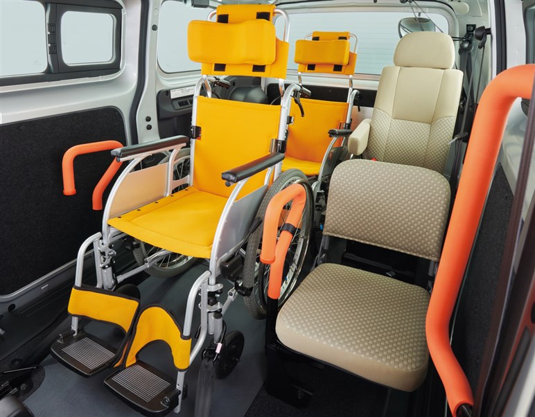 【車中泊仕様もあります】日産「NV200バネット」一部改良で安全性アップ。約223から