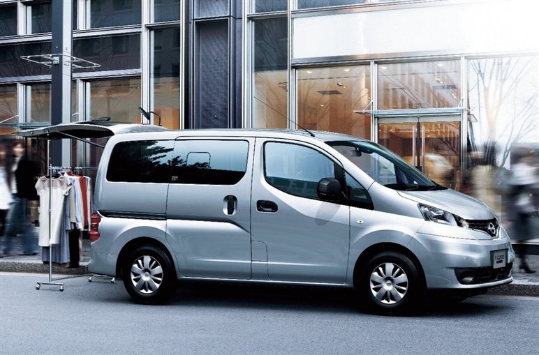 【車中泊仕様もあります】日産「NV200バネット」一部改良で安全性アップ。約223から