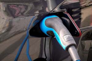これって脱炭素詐欺？ 「プラグインハイブリッド車」のCO2排出量、実際はエンジン車とほぼ同じだった