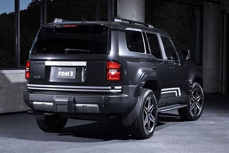 【ついに市販化】「ランドクルーザー250」をアーバン系にイメチェン。トムスのスタイリングパーツがド迫力
