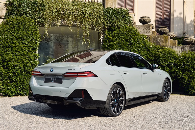 【原因は中国？】長くて広い「5シリーズ」が日本に初導入される。快適セダンの期待とBMWの“ウラ事情”