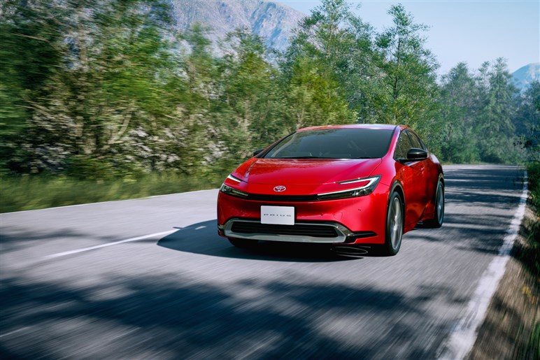 新型プリウス発売。2.0Lは196PSで28.6km/L、価格は320から