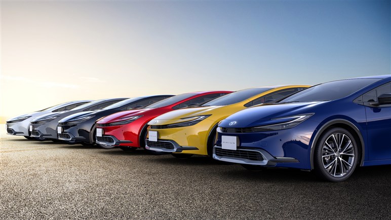 新型プリウス発売。2.0Lは196PSで28.6km/L、価格は320から