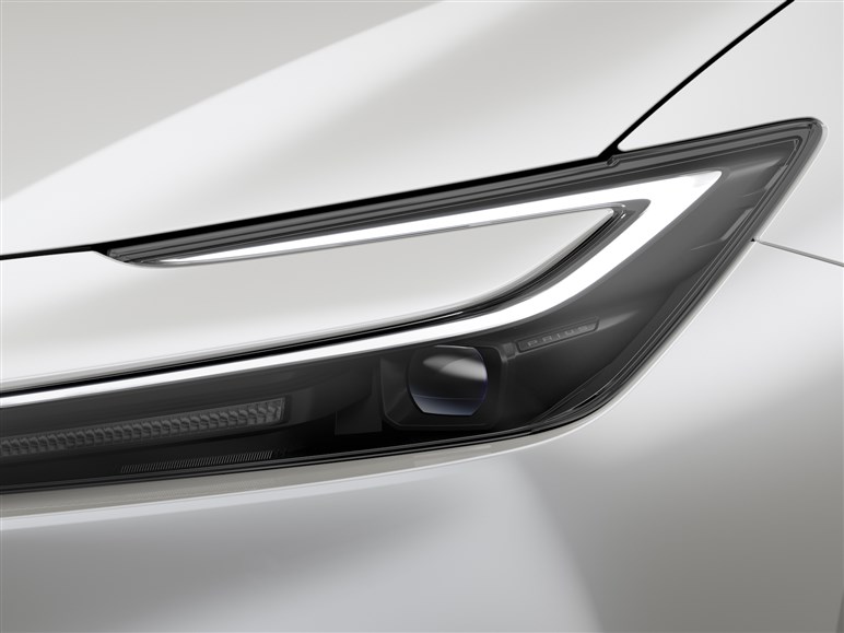 新型プリウス発売。2.0Lは196PSで28.6km/L、価格は320から