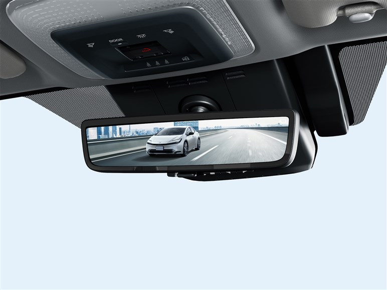 新型プリウス発売。2.0Lは196PSで28.6km/L、価格は320から