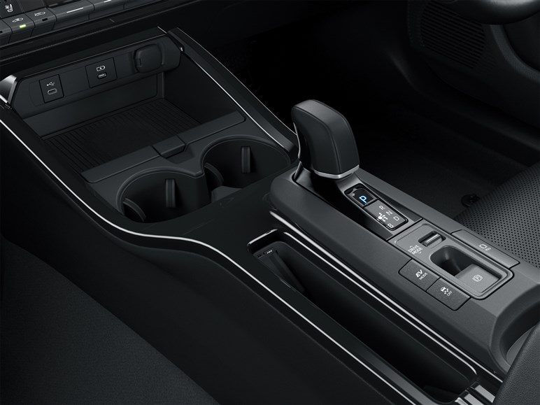 新型プリウス発売。2.0Lは196PSで28.6km/L、価格は320から