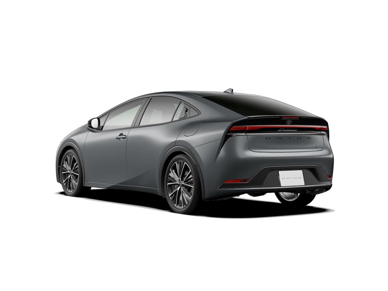 新型プリウス発売。2.0Lは196PSで28.6km/L、価格は320から