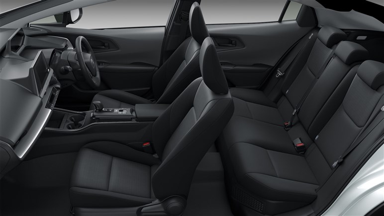 新型プリウス発売。2.0Lは196PSで28.6km/L、価格は320から