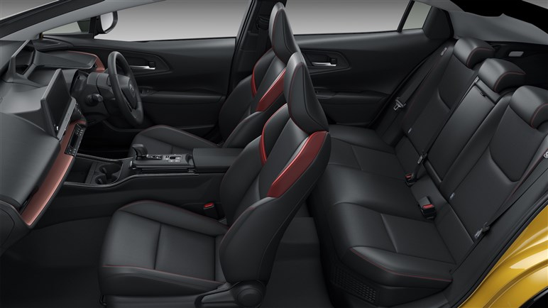 新型プリウス発売。2.0Lは196PSで28.6km/L、価格は320から