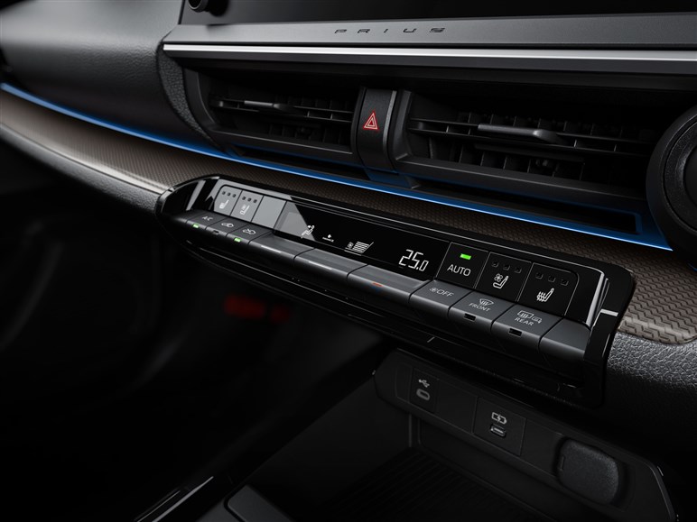 新型プリウス発売。2.0Lは196PSで28.6km/L、価格は320から