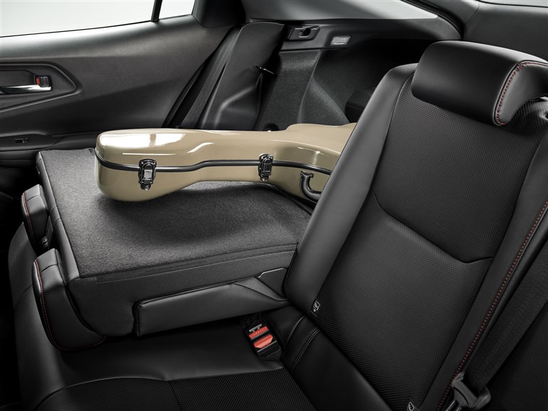 新型プリウス発売。2.0Lは196PSで28.6km/L、価格は320から