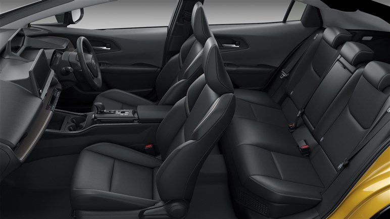 新型プリウス発売。2.0Lは196PSで28.6km/L、価格は320から