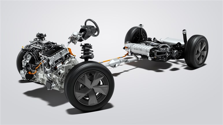 新型プリウス発売。2.0Lは196PSで28.6km/L、価格は320から