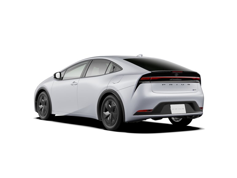 新型プリウス発売。2.0Lは196PSで28.6km/L、価格は320から
