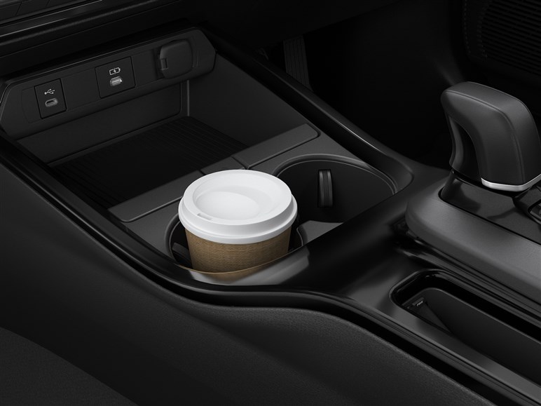 新型プリウス発売。2.0Lは196PSで28.6km/L、価格は320から