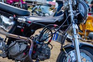 ホンダのビジネスバイク「ベンリィ」がストリートカスタムに転生!! これまでに無い斬新な唯一無二のマシンに迫る!!