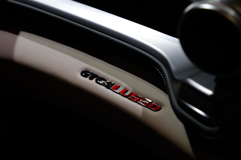 フェラーリ GTC4ルッソを日本初公開。後輪操舵の4WDシステム採用