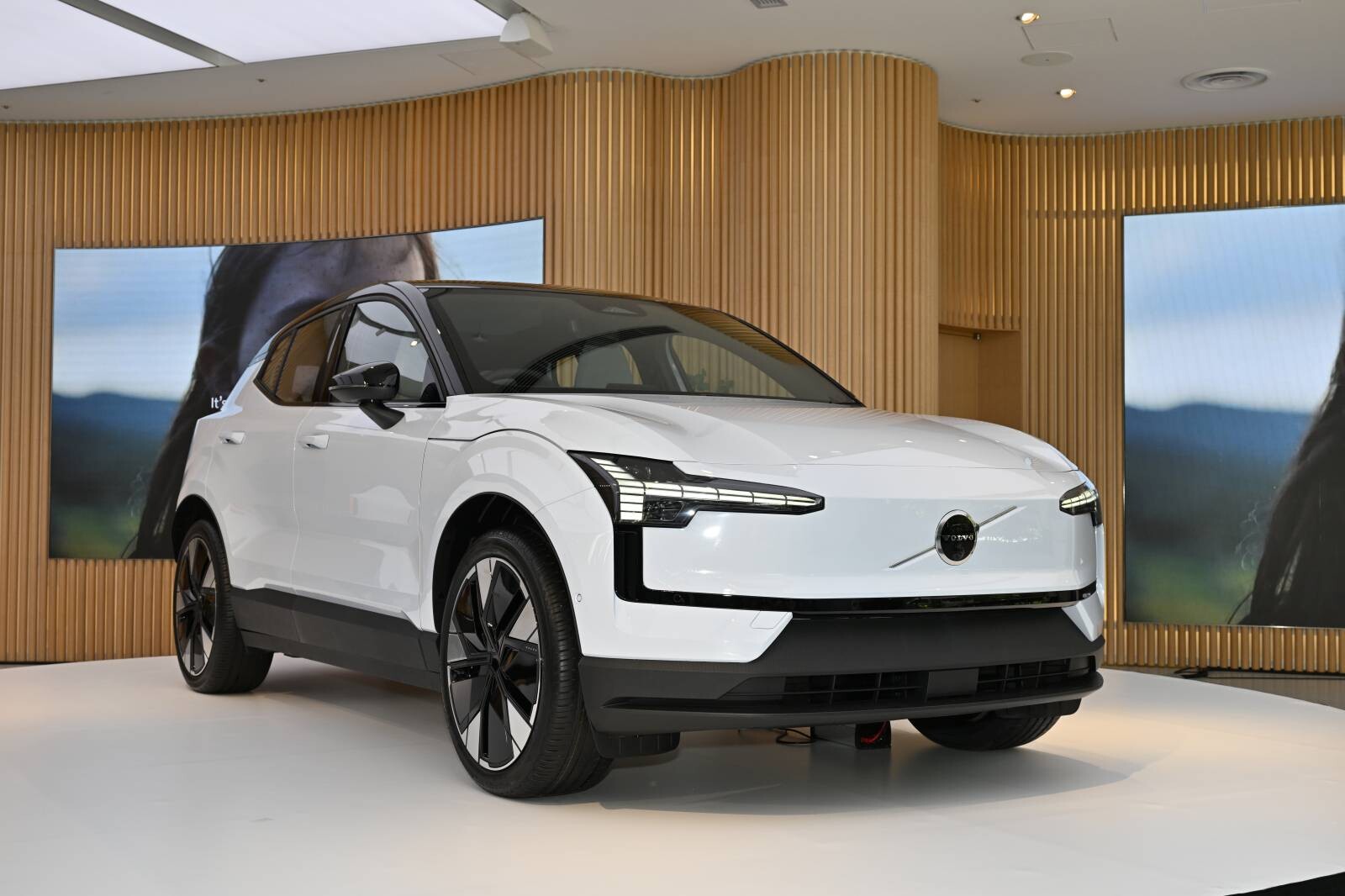 ボルボ、「EX30」を発表！272ps、559万円のRWDから発売開始。立体駐車場に入る全高1,550mm