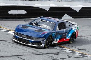 フォード・パフォーマンス、来季に向け“ダークホース”ベースの新型カップカーを公開／NASCAR