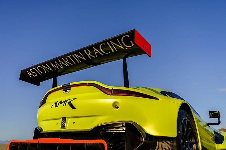 アストンマーティン、新型ヴァンテージベースのレースカー「ヴァンテージGTE」を披露